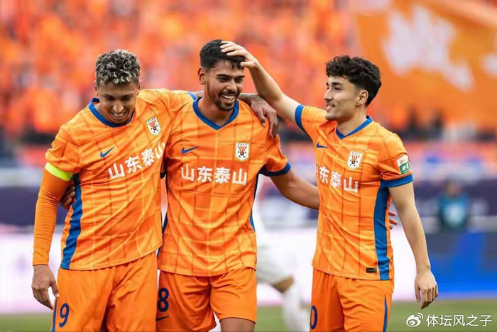 提前退出争冠,知情人透露泰山队升级后腰没戏,马德鲁加成功留队|孙准浩|莫伊赛斯|新赛季|山东泰山|康冰_新浪体育_新浪新闻