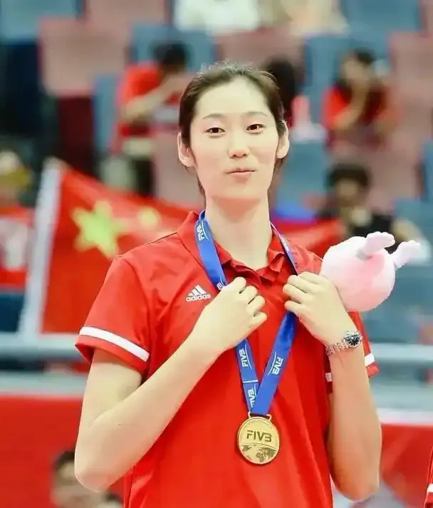 网友爆料朱婷下赛季或回国，未来成教练！尊重她的一切决定|庄宇珊|中国女排|吴梦洁|张蓉芳|金软景_新浪体育_新浪新闻