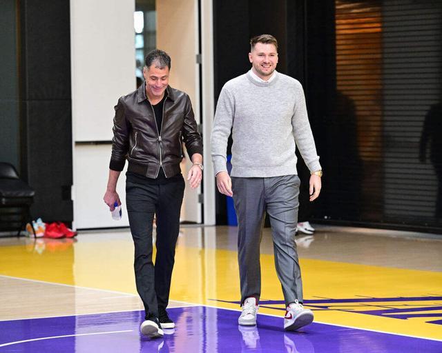 东契奇拼尽全力无法赢球！哈姆见到迥然不同的字母哥？