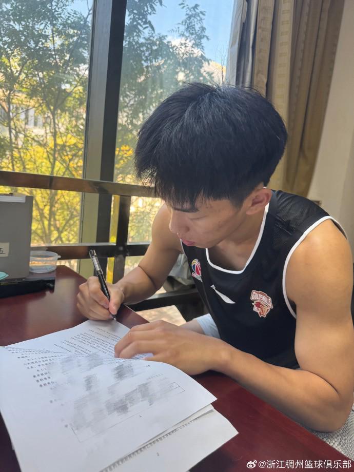 浙江男篮官方：青年队队员沈无敌正式升入一队